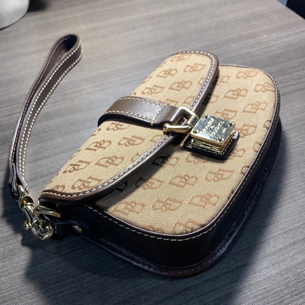 NWOT- Dooney & Bourke wristlet - Picture 7 of 9